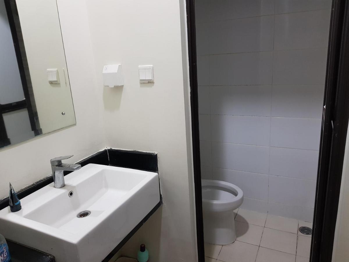 Aloha Guest House - 1 Male Only Τάνγκερανγκ Εξωτερικό φωτογραφία