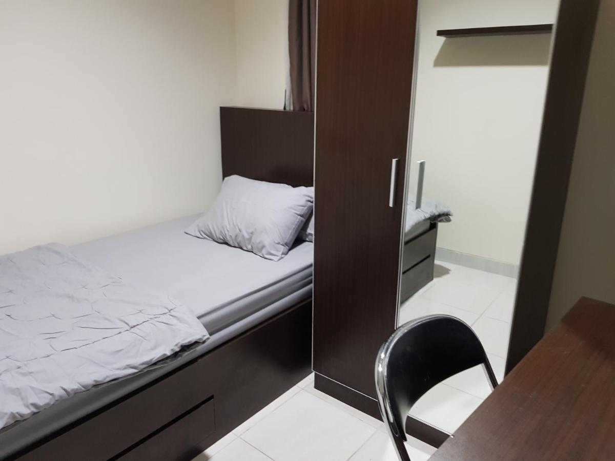 Aloha Guest House - 1 Male Only Τάνγκερανγκ Εξωτερικό φωτογραφία